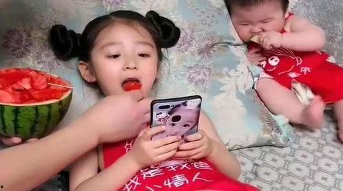 汤哥仨娃爸吃瓜视频大全,吃瓜视频大全，笑料横生欢乐多