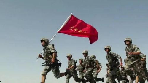 军人吃瓜的视频,军人日常生活的趣味瞬间