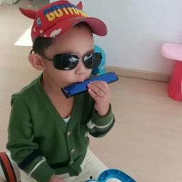 街头卖艺吃瓜视频