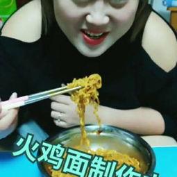 吃瓜椅子网红视频,揭秘网络红人的魅力与争议