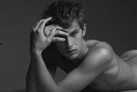 吃瓜男模拍视频发网上,男模拍视频走红网络，吃瓜群众纷纷围观