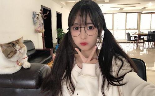 大二学妹吃瓜事件视频播放,校园生活瞬间引爆网络