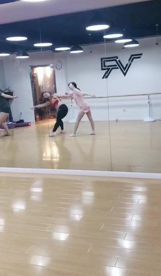 开学舞蹈吃瓜视频大全